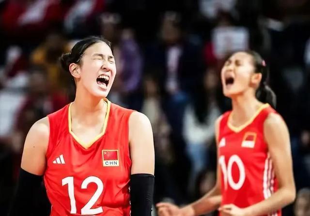 包含勇士对阵中国女排展开拉锯大战，最终险胜对手的词条